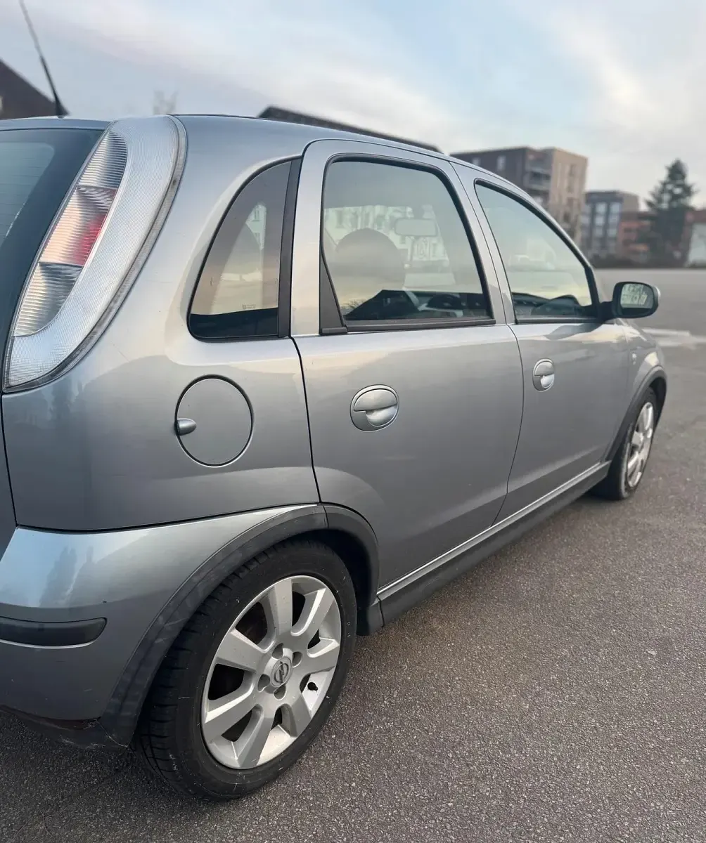 Gebraucht Opel Corsa 80 PS (58 kW) 2006 Silber Kleinwagen