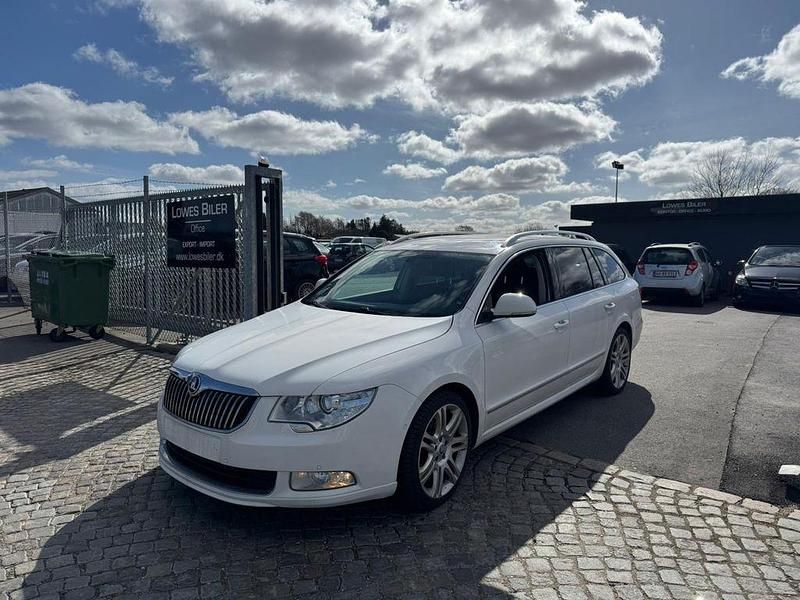 Gebraucht Skoda Superb Elegance 200 PS (147 kW) 2011 Weiß Kombi