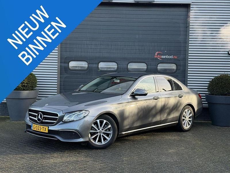 Grau Gebraucht 2019 Mercedes E220 Business Limousine | 20.235 € (Fairer Preis) - Bild 1/4
