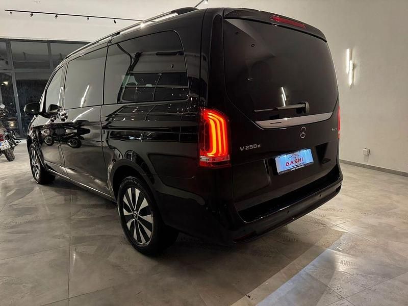 Usata Mercedes V220 190 CV (139 kW) 2024 Nero Monovolume