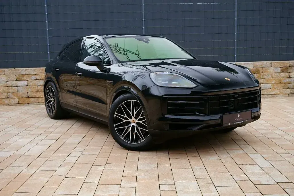 Gebraucht Porsche Cayenne E-Hybrid Coupe 470 PS (345 kW) 2024 Schwarz SUV