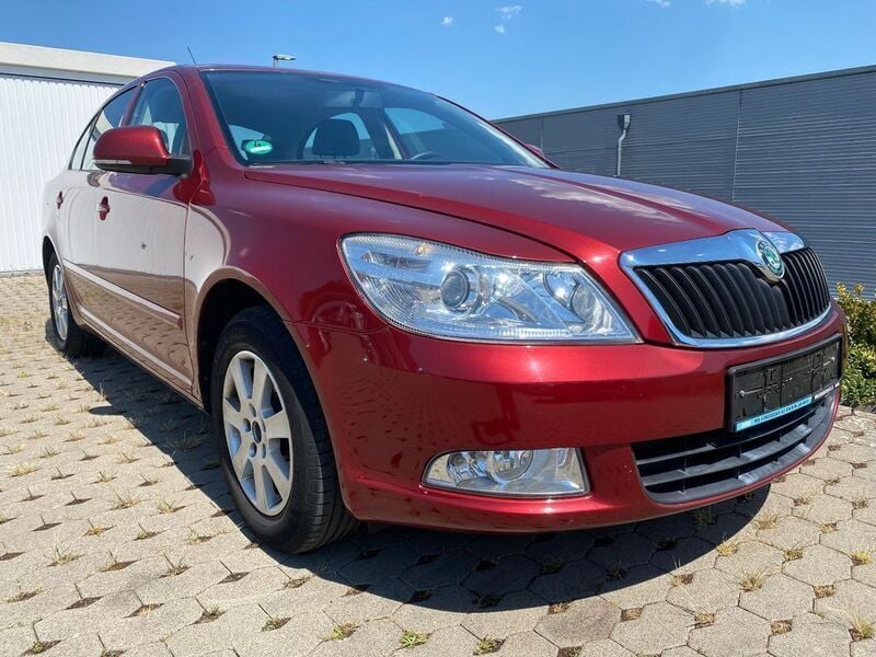 Rot Gebraucht 2009 Skoda Octavia Ambiente Limousine | 3.990 € (Superpreis) - Bild 1/4