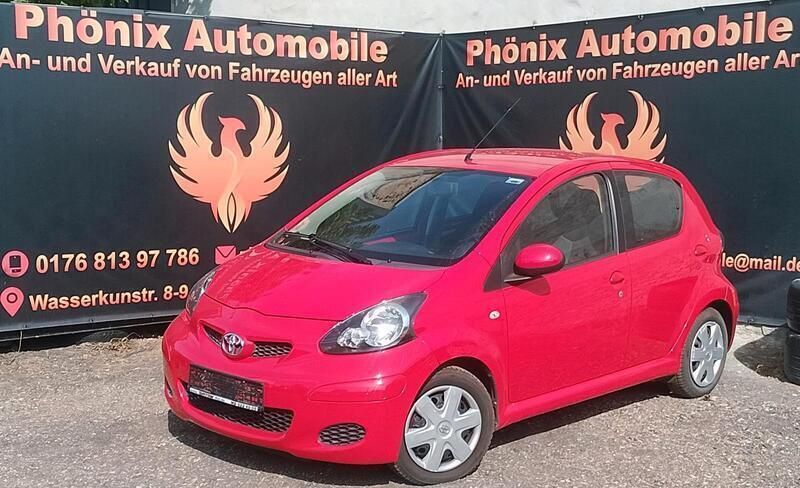 Rot Gebraucht 2010 Toyota Aygo Kleinwagen | 3.290 € (Fairer Preis) - Bild 1/4