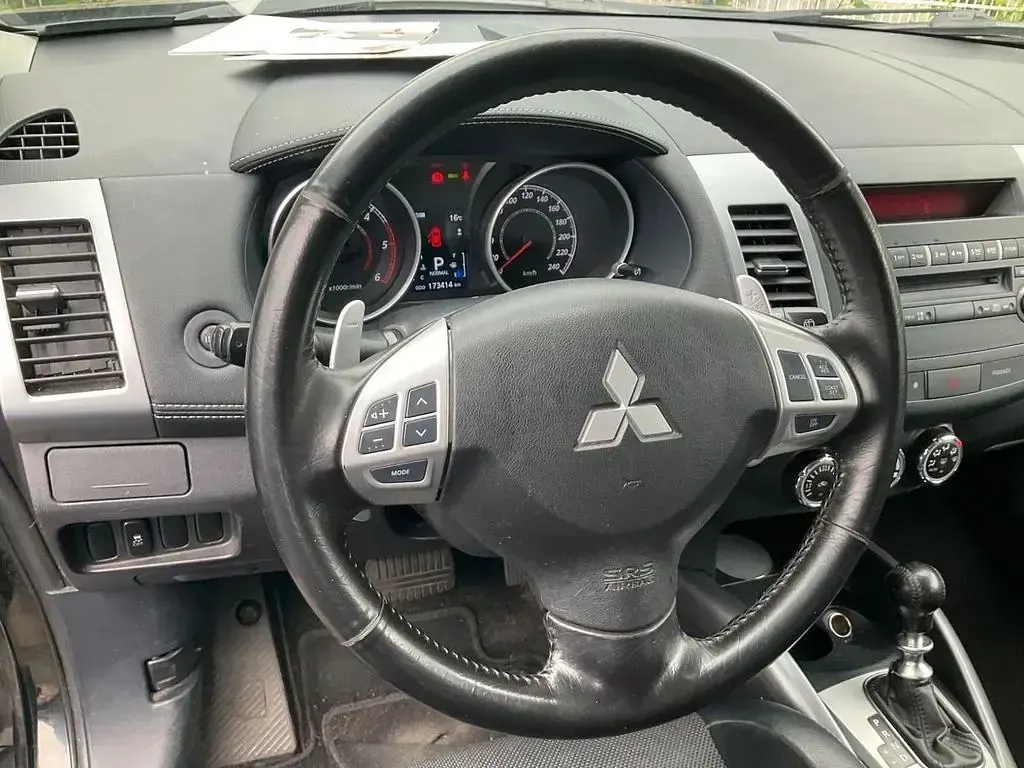 Gebraucht Mitsubishi Outlander 156 PS (114 kW) 2012 Schwarz SUV
