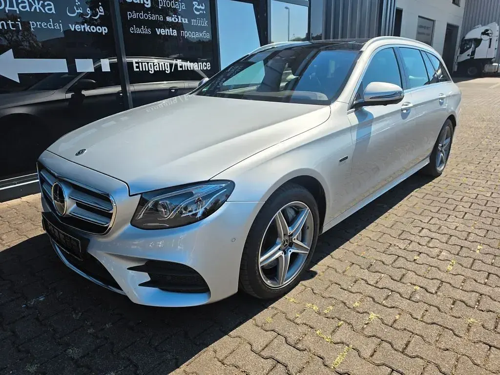 Gebraucht Mercedes E300 AMG line 306 PS (225 kW) 2019 Silber Limousine
