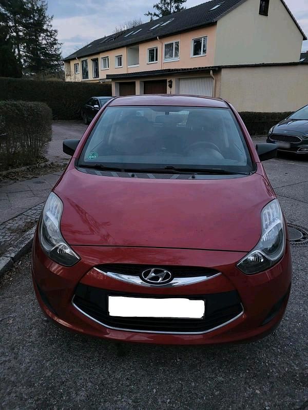 Gebraucht Hyundai ix20 90 PS (66 kW) 2011 Rot Kleinwagen