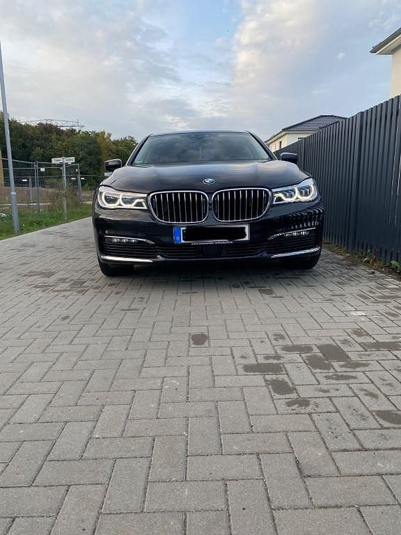 Gebraucht BMW 740 326 PS (239 kW) 2018 Schwarz Limousine