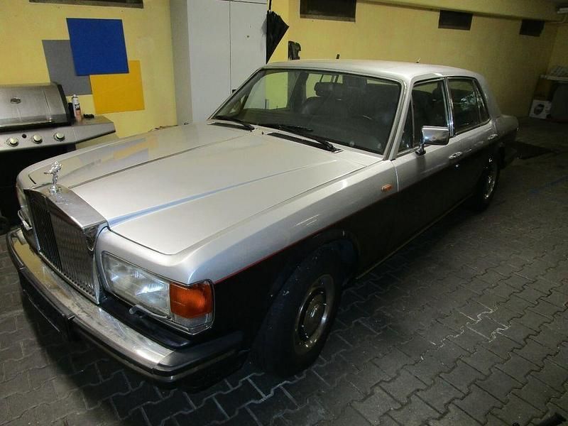 Silber / dunkelblau Gebraucht 1983 Rolls Royce Silver Spirit Limousine | 9.985 € - Bild 1/4