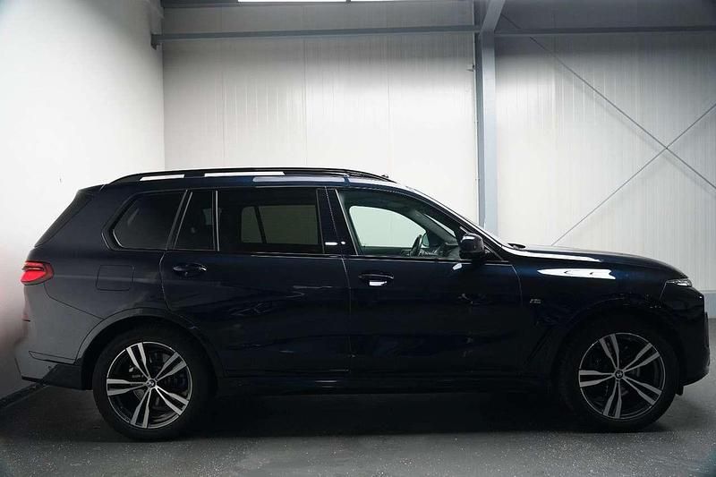 Gebraucht BMW X7 M Sport 352 PS (258 kW) 2024 Carbonschwarz SUV