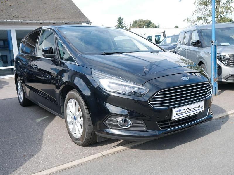 Gebraucht Ford S-MAX Titanium 160 PS (117 kW) 2017 Iridiumschwarz Van / Kleinbus