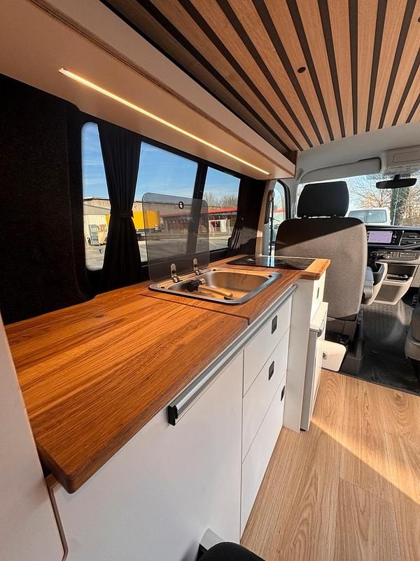 Gebraucht VW Transporter 150 PS (110 kW) 2020 Grau Van