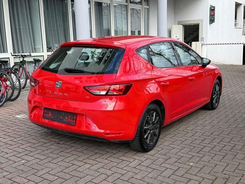 Używany Seat Leon Style 105 KM (77 kW) 2013 Czerwony Hatchback