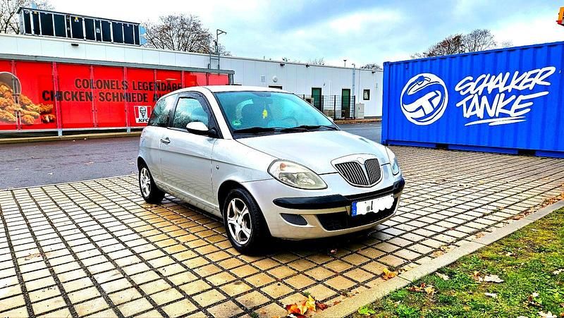 Silber Gebraucht 2005 Lancia Ypsilon Kleinwagen | 950 € (Fairer Preis) - Bild 1/4