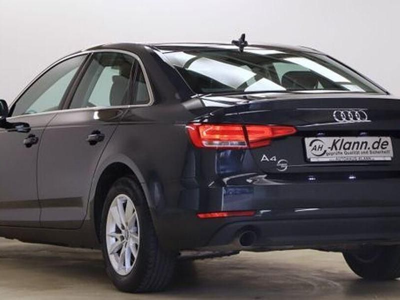 Gebraucht Audi A4 Basis 190 PS (139 kW) 2015 Blau Limousine