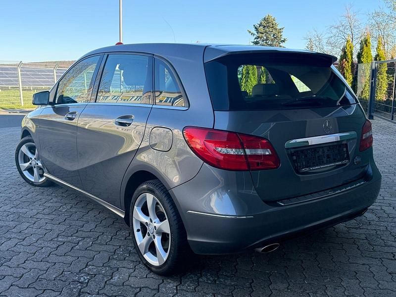 Gebraucht Mercedes B220 184 PS (135 kW) 2014 Grau Van / Kleinbus