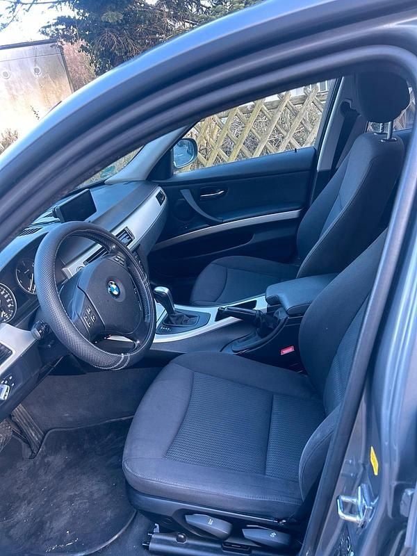 Gebraucht BMW 320 177 PS (130 kW) 2008 Grau Kombi