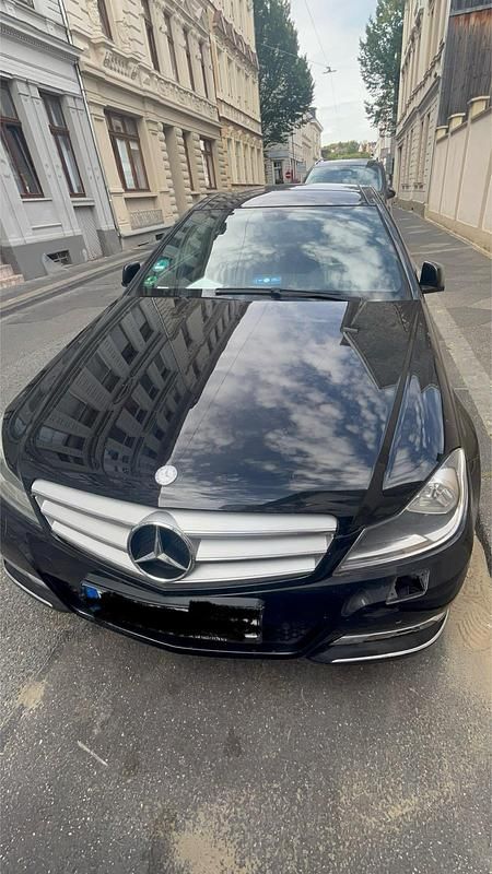 Schwarz Gebraucht 2011 Mercedes C220 Coupé | 6.500 € (Superpreis) - Bild 1/4
