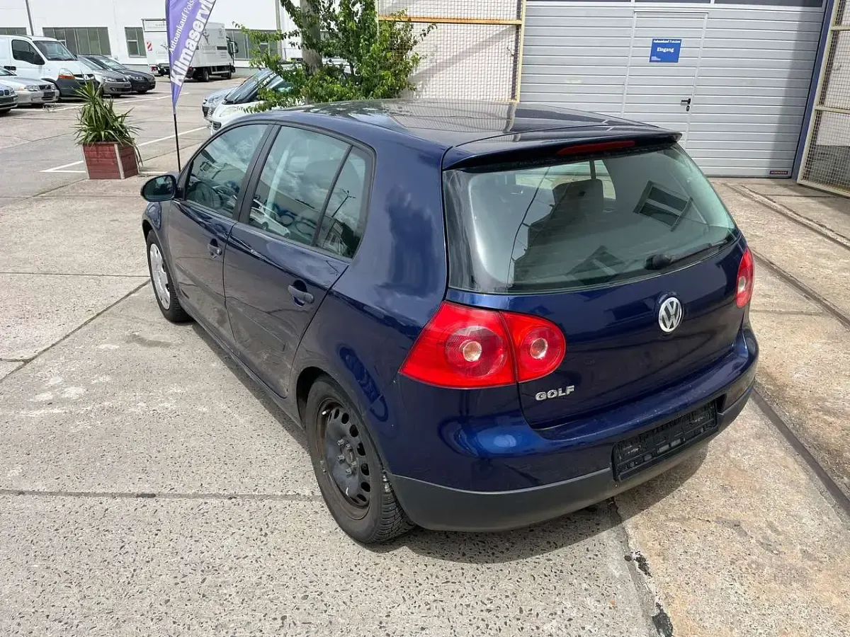 Gebraucht VW Golf IV Trendline 75 PS (55 kW) 2006 Shadowblue metallic Kleinwagen