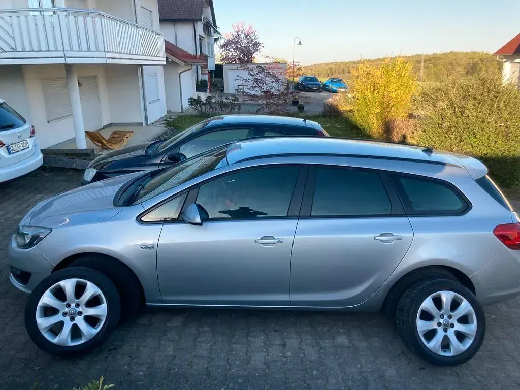 Second-hand Opel Astra Style 140 CP (102 kW) 2017 Argintiu Break