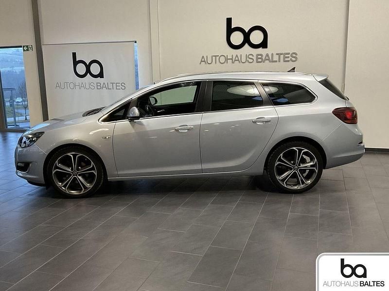 Gebraucht Opel Astra Exklusiv 170 PS (125 kW) 2016 Blau Kombi