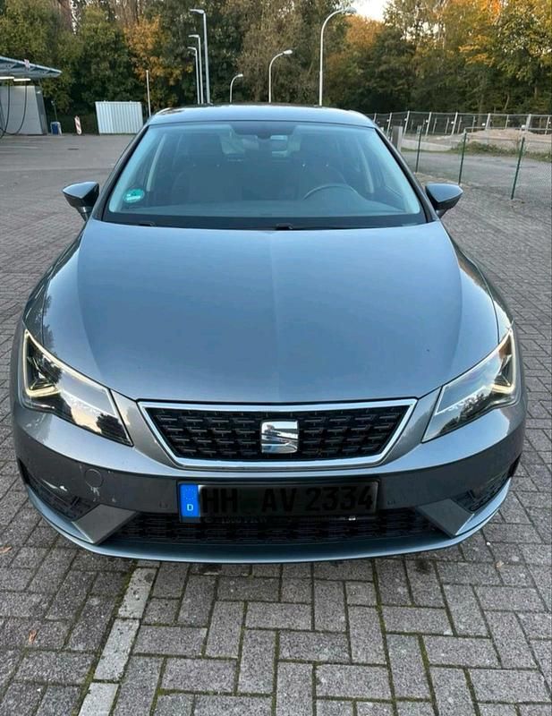 Grau Gebraucht 2017 Seat Leon Limousine | 9.500 € (Fairer Preis) - Bild 1/4