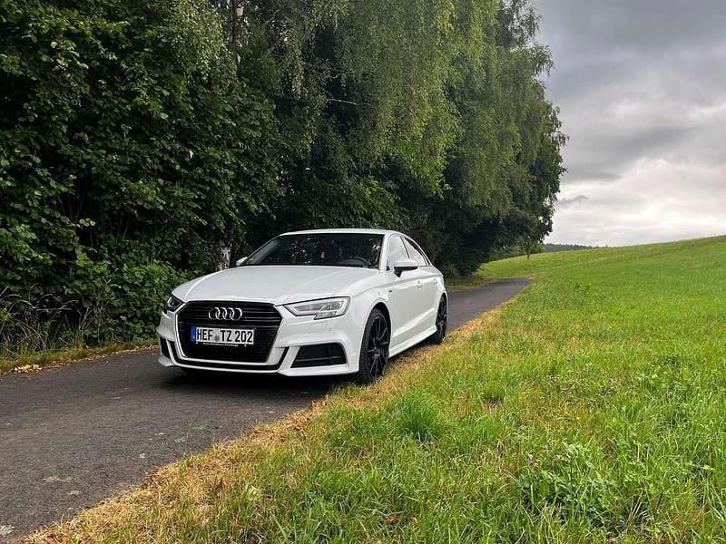 Weiß Gebraucht 2019 Audi A3 Limousine | 21.000 € (Fairer Preis) - Bild 1/4