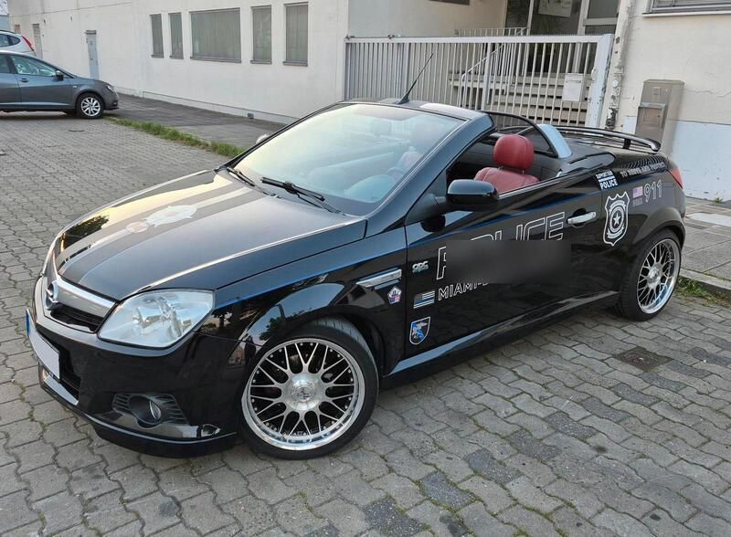 Schwarz Gebraucht 2009 Opel Tigra OPC Cabrio | 4.250 € (Etwas zu teuer) - Bild 1/4