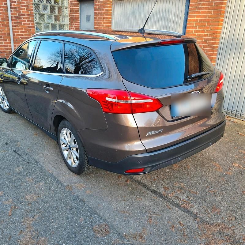 Gebraucht Ford Focus Titanium 120 PS (88 kW) 2017 Braun Kombi