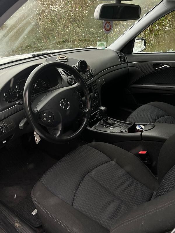 Gebraucht Mercedes E200 125 PS (91 kW) 2005 Schwarz Limousine