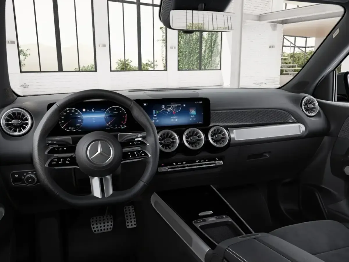 Gebraucht Mercedes GLB220 AMG 190 PS (139 kW) 2025 Grau SUV