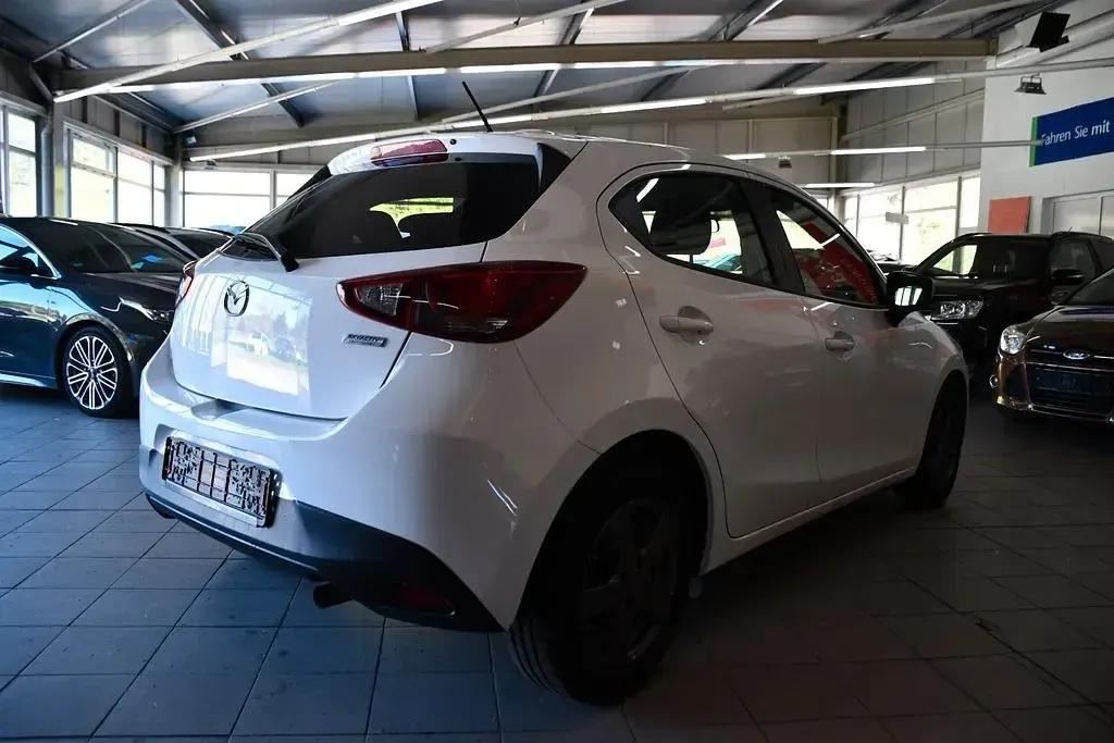 Usata Mazda 2 75 CV (55 kW) 2016 Bianco Berlina