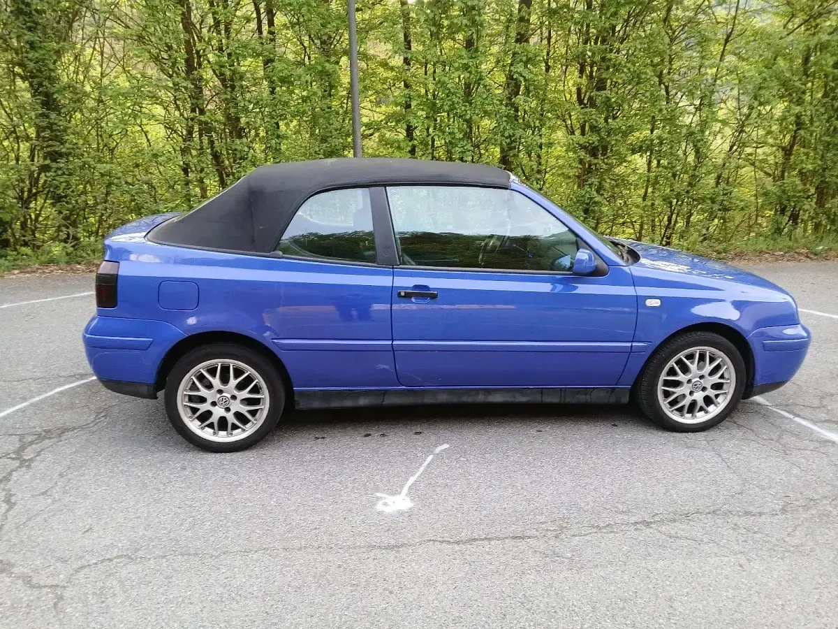 Gebraucht VW Golf 115 PS (84 kW) 2000 Blau Cabrio
