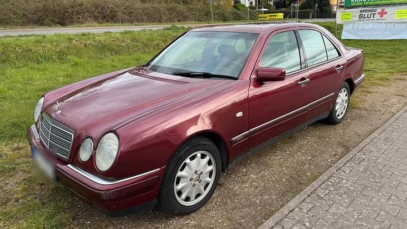 Gebraucht Mercedes E280 204 PS (150 kW) 1999 Rot Limousine