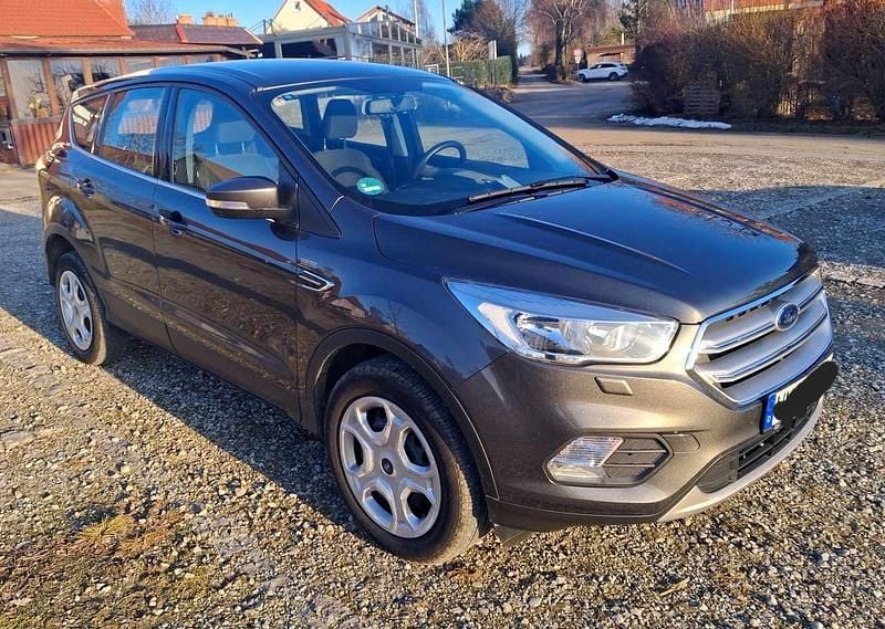 Gebraucht Ford Kuga Trend 120 PS (88 kW) 2019 Grau SUV