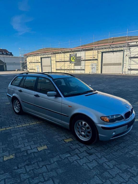 Gebraucht BMW 318 143 PS (105 kW) 2002 Silber Limousine
