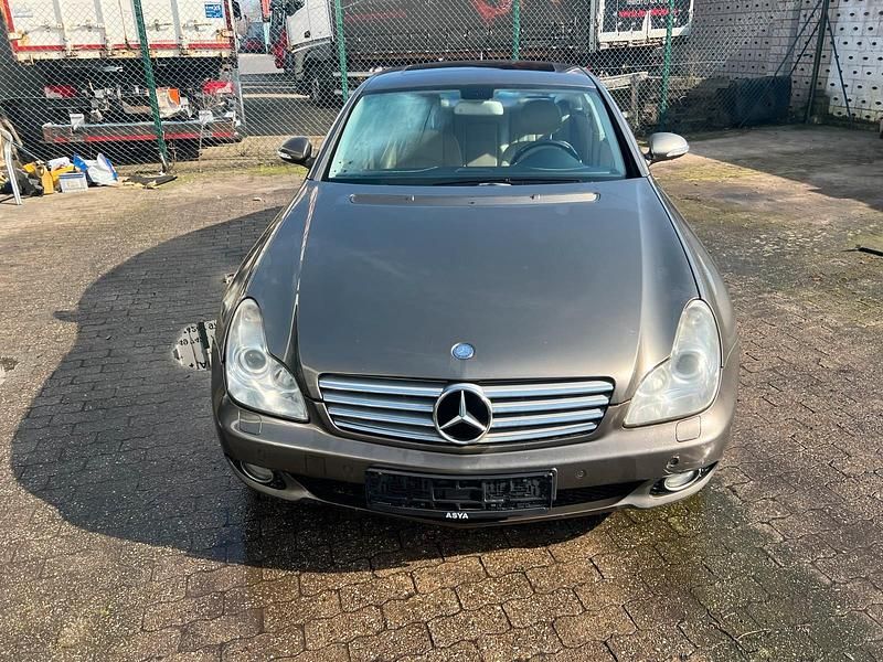Gebraucht Mercedes CLS350 292 PS (214 kW) 2007 Gold Coupé