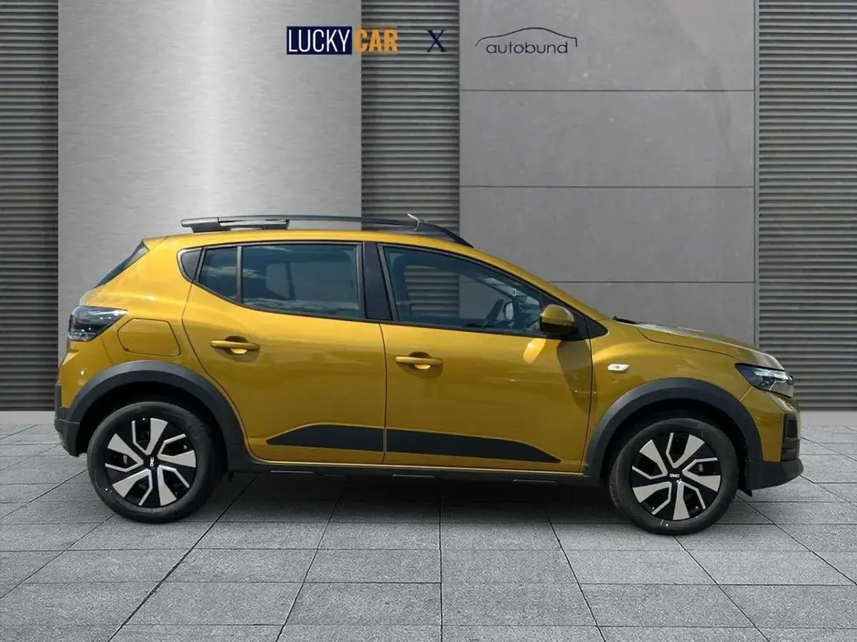 Neu Dacia Sandero Expression 122 PS (89 kW) 2026 Amberyellow SUV