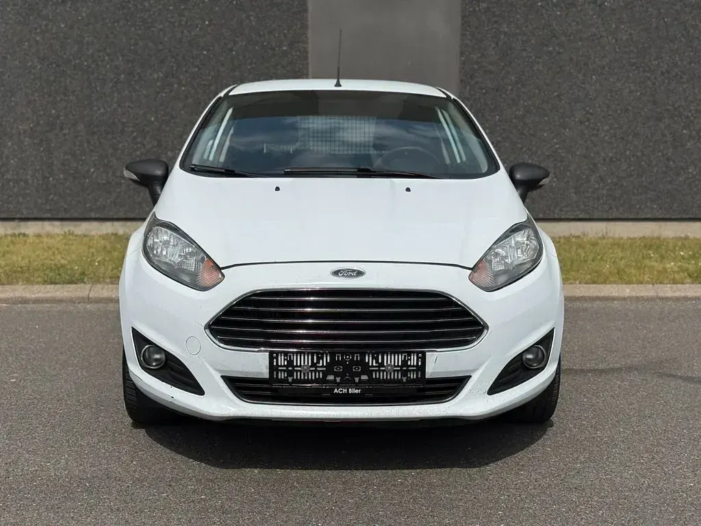 Gebraucht Ford Fiesta 75 PS (55 kW) 2015 Weiß Kleinwagen