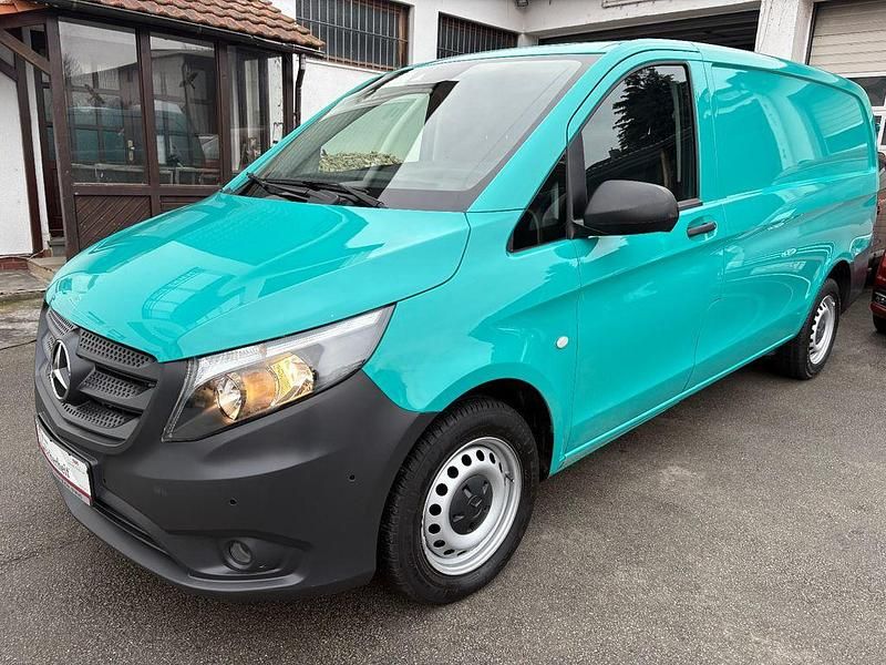 Grün Gebraucht 2019 Mercedes Vito Van | 21.990 € (Guter Preis) - Bild 1/4