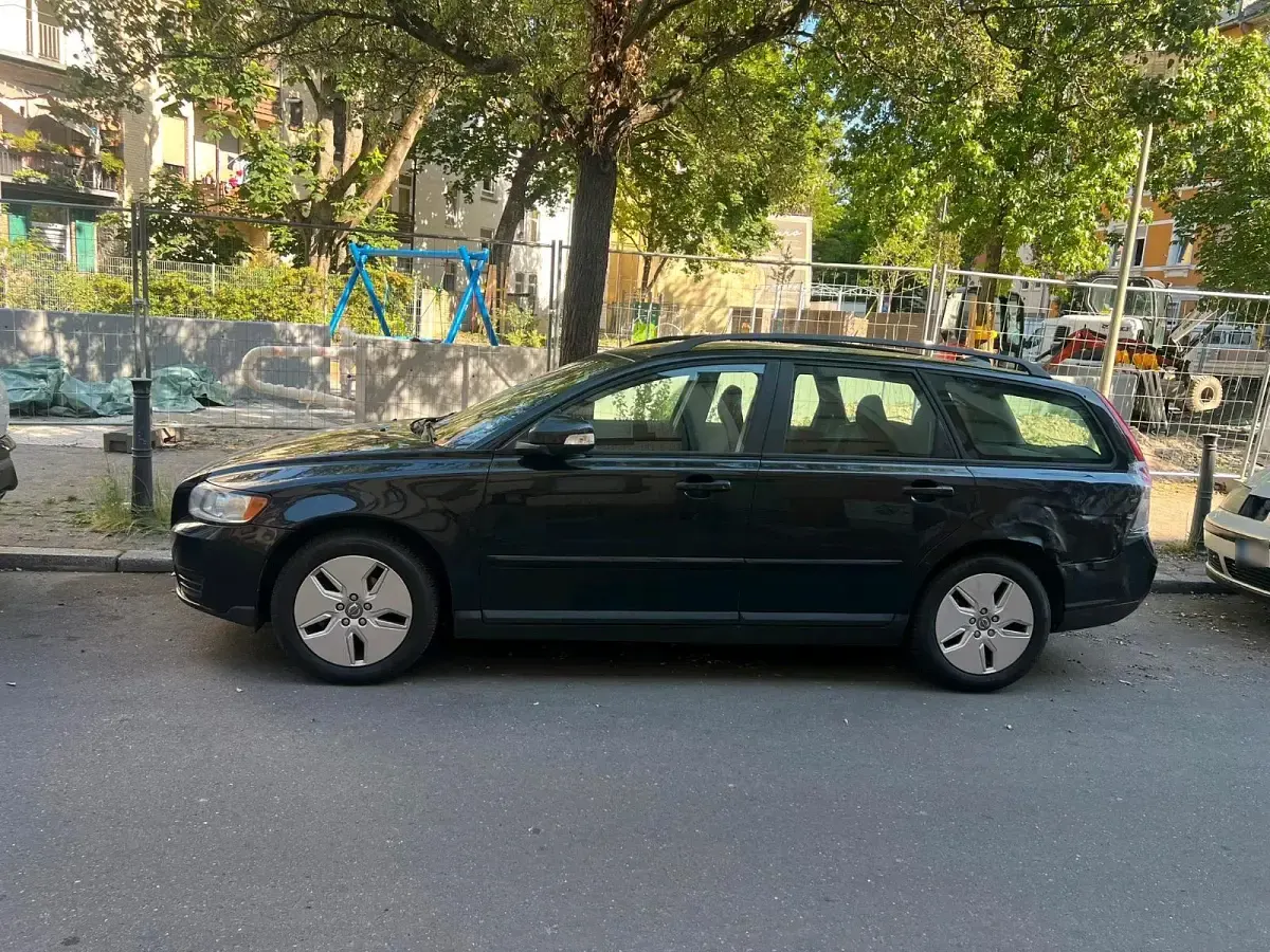 Gebraucht Volvo V50 110 PS (80 kW) 2011 Schwarz Kombi