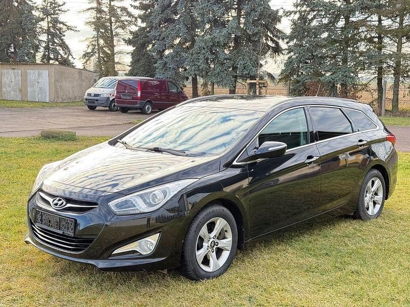 Gebraucht Hyundai i40 Style 177 PS (130 kW) 2012 Schwarz Kombi