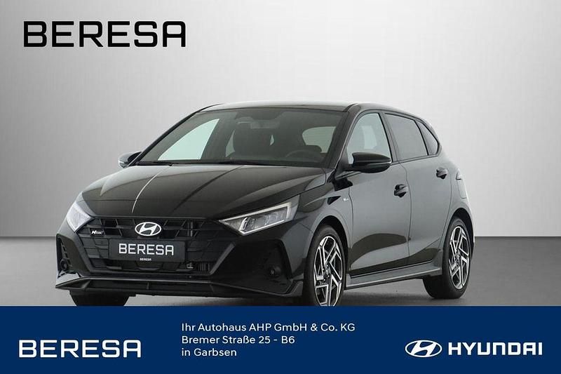 Phantom black / met Neu 2025 Hyundai i20 N Line Limousine | 25.450 € (Etwas zu teuer) - Bild 1/4