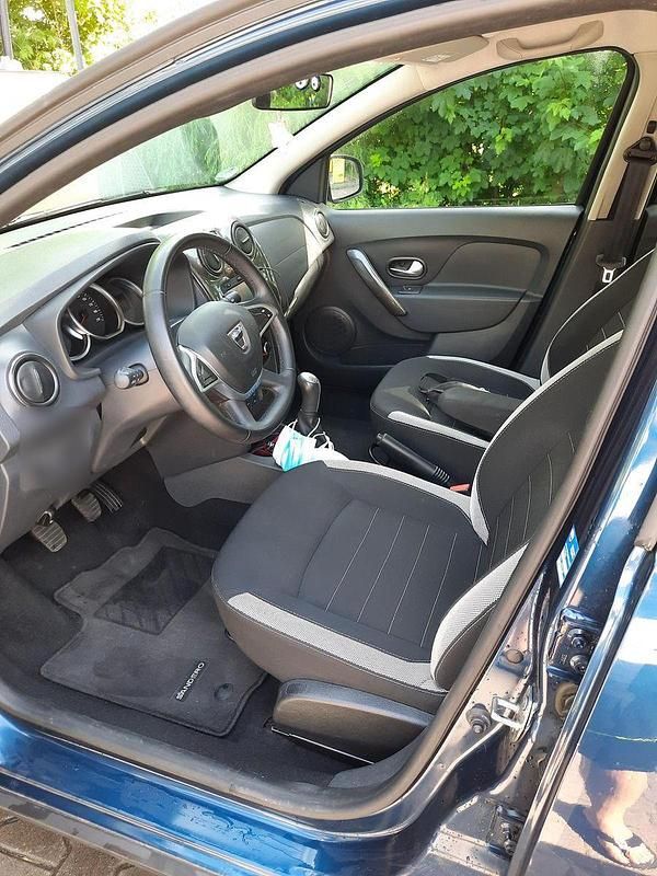 Blau Gebraucht 2017 Dacia Sandero Stepway Kleinwagen | 7.900 € (Fairer Preis) - Bild 1/4