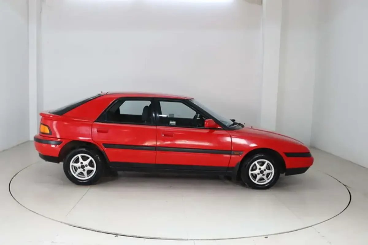 Gebraucht Mazda 323F 88 PS (64 kW) 1993 Rot Limousine