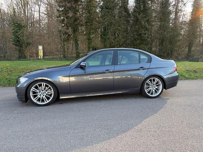 Gebraucht BMW 320 163 PS (119 kW) 2005 Grau Limousine