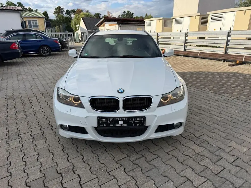 Gebraucht BMW 320 M Sport 184 PS (135 kW) 2011 Weiß Kombi