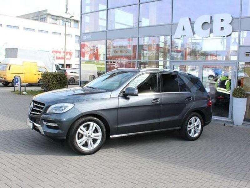 Usado Mercedes ML350 258 HP (189 kW) 2014 Cinzento SUV