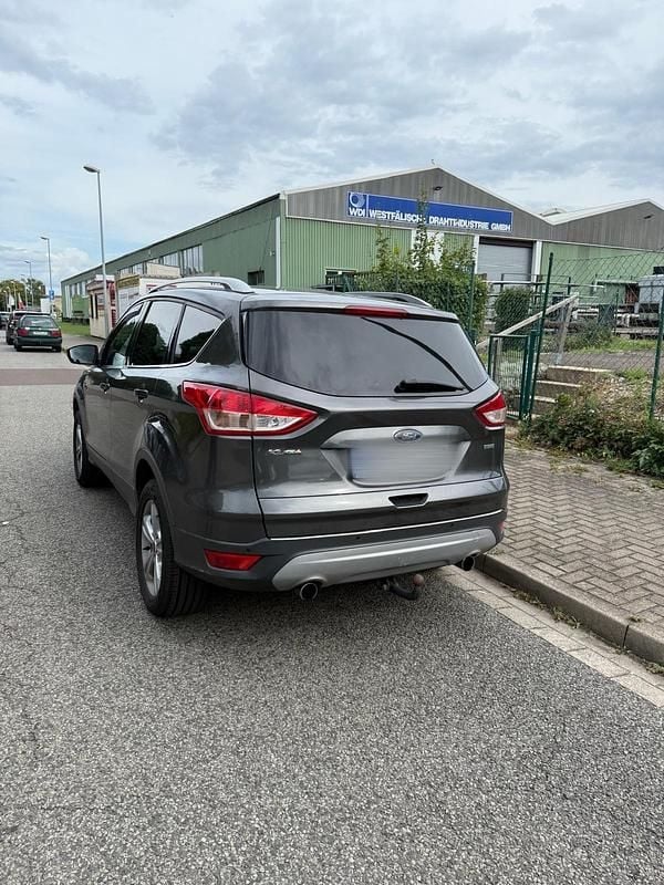 Gebraucht Ford Kuga 120 PS (88 kW) 2016 Grau SUV