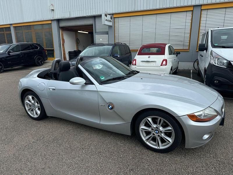 Silber Gebraucht 2003 BMW Z4 Cabrio | 7.990 € (Fairer Preis) - Bild 1/4