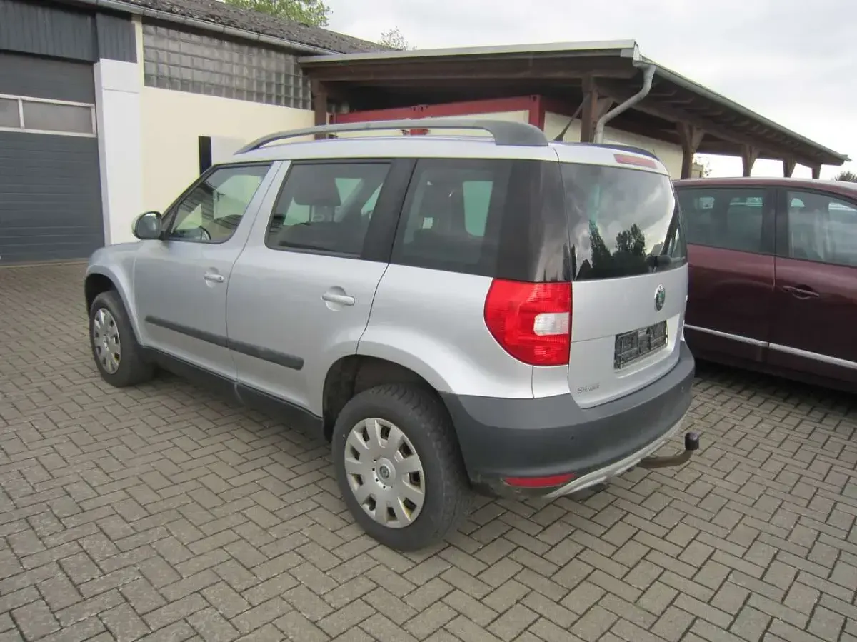 Gebraucht Skoda Yeti Plus Edition 110 PS (80 kW) 2013 Brilliantsilber metallic SUV